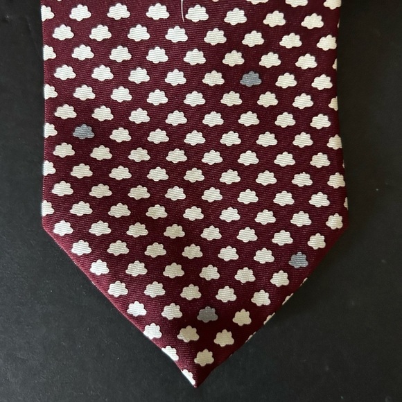 Vintage Tie Tree 100% Silk Tie, Pattern Shows Puffy White and Grey Clouds - Picture 4 of 8